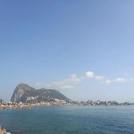 Vistas A 3 Paises Y 2 Continentes 1º Linea De Playa A 5 Minutos De Gibraltar